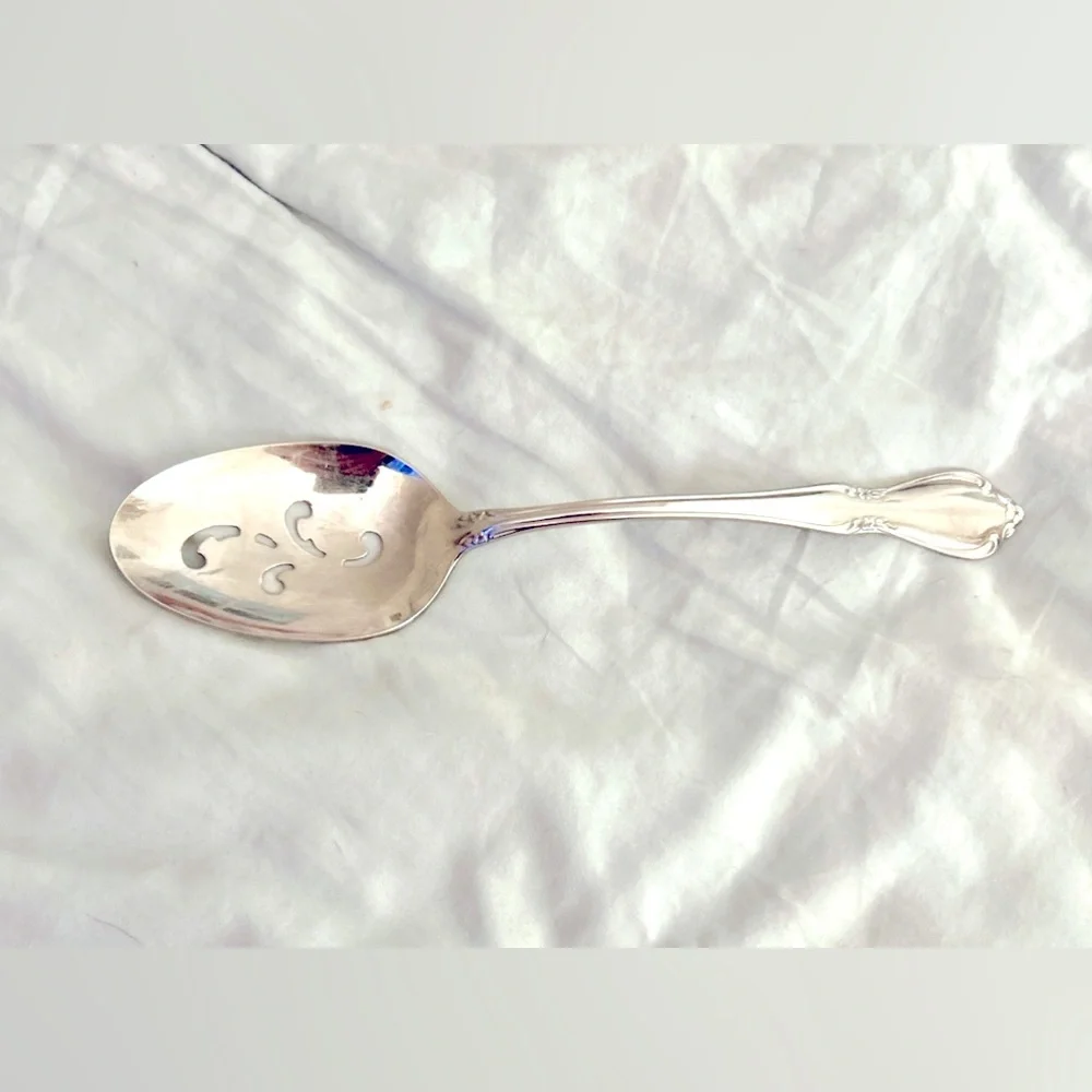 Oneida Chateau Pierced Serving Spoon 8 1/4
